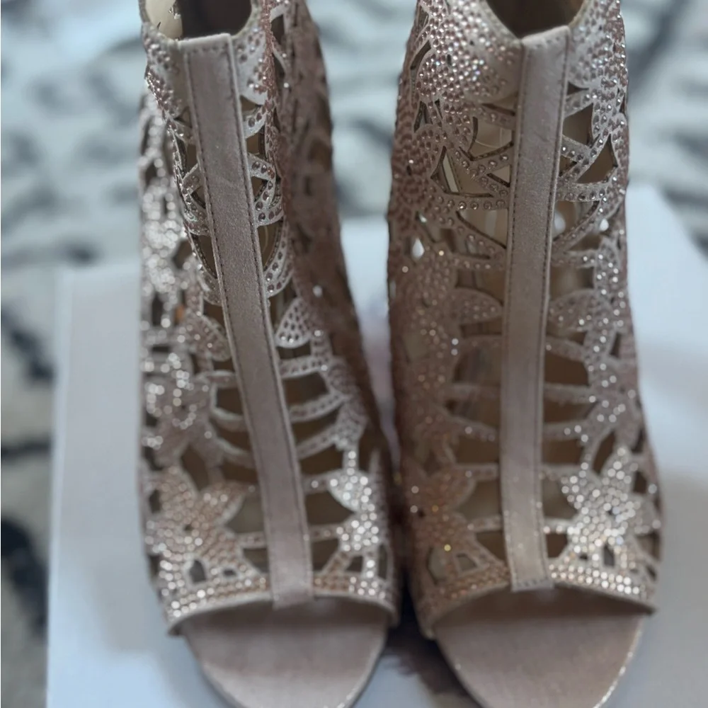Jessica Simpson stiletto booties. Size 8 - Picture 3 of 7